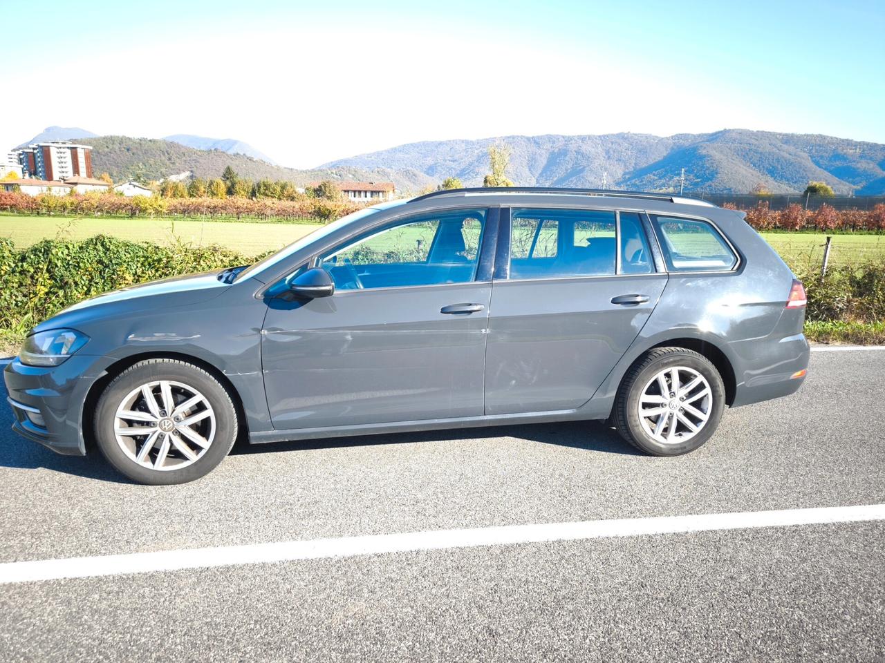 VOLKSWAGEN GOLF VARIANT -2018- DSG- OK NEOPATENTATI
