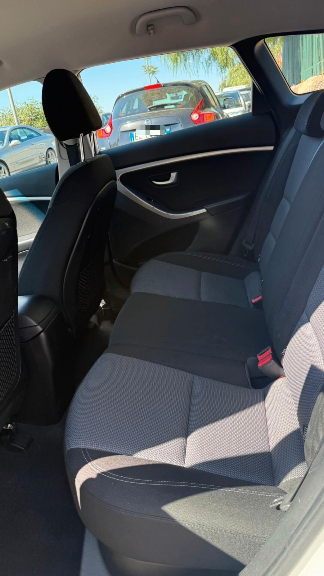 Hyundai i30 Wagon 1.6 CRDi Comfort A/T