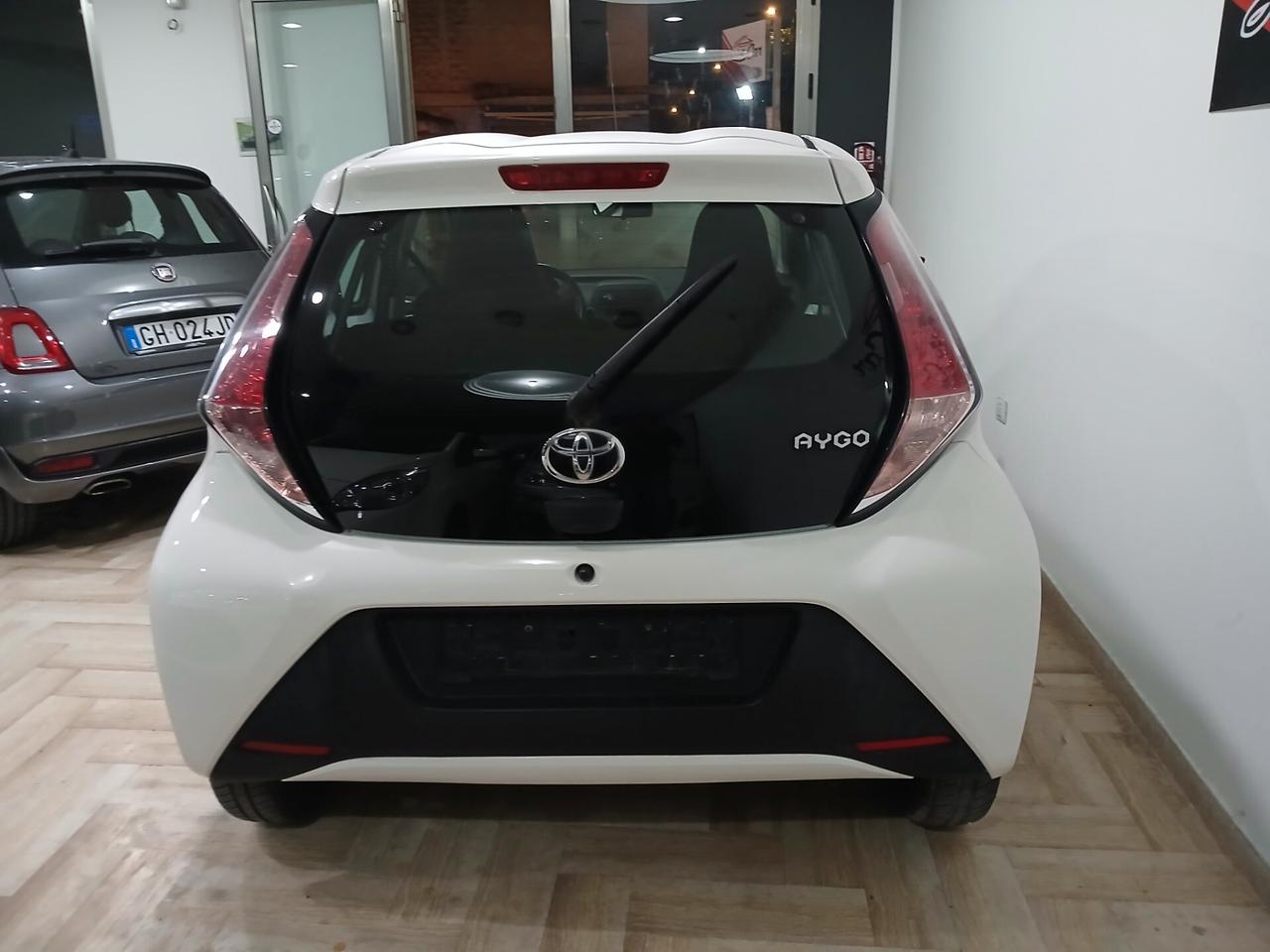 Toyota Aygo 1.0 VVT-i 69 CV 5 porte x-cool