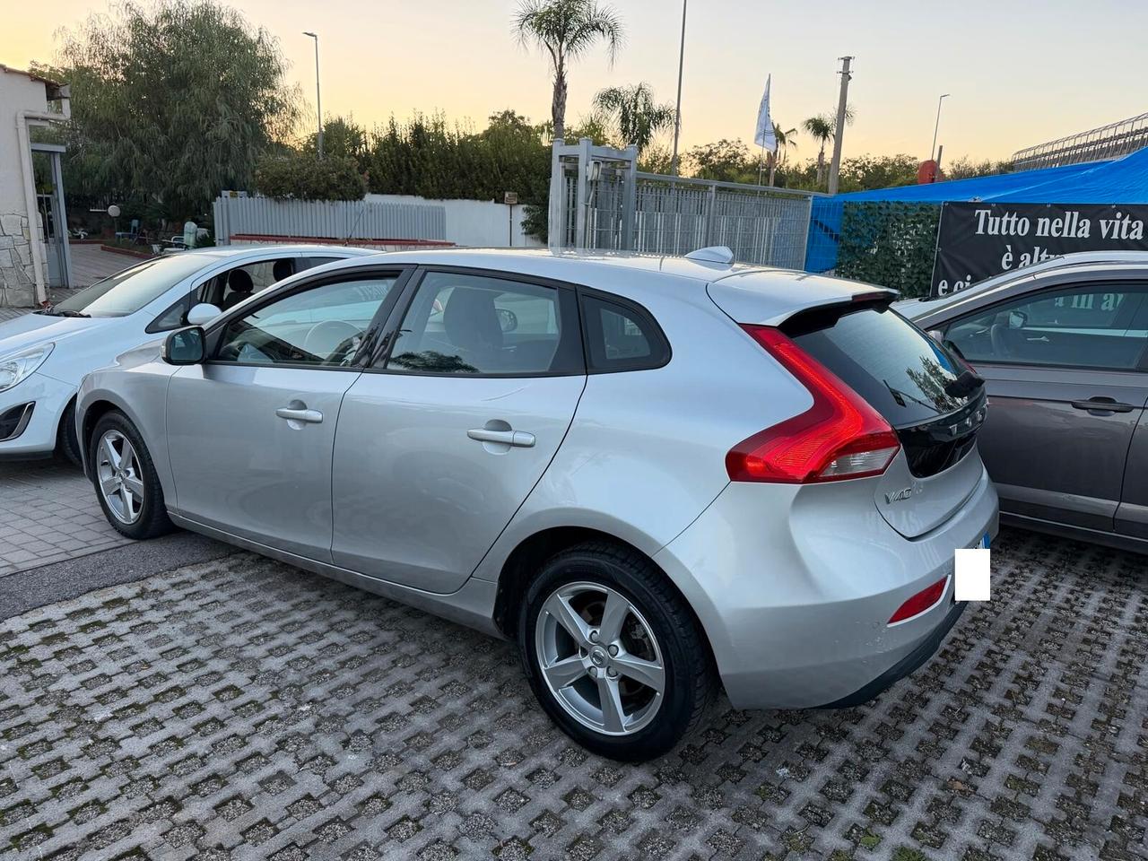Volvo V40 D2 Momentum 2.0 120CV -2017