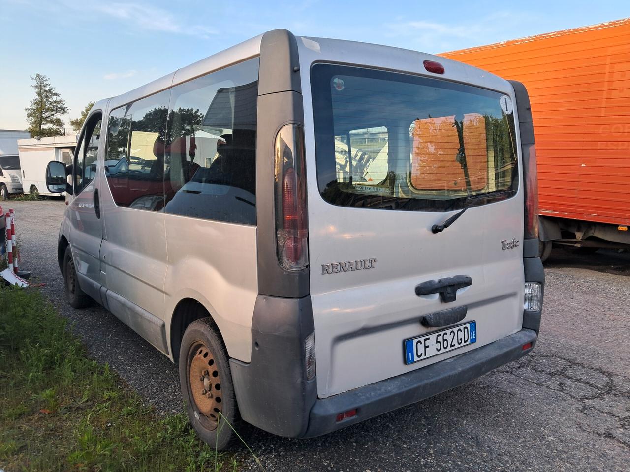 VIVARO 6 POSTI AUTOCARRO