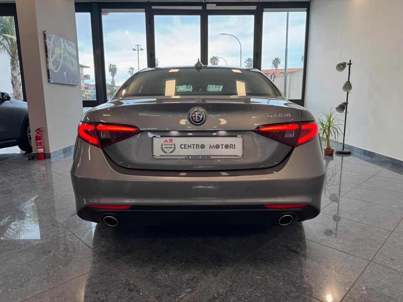Alfa Romeo Giulia 2.2 T Diesel At8 180cv Super Navi Paddle Full