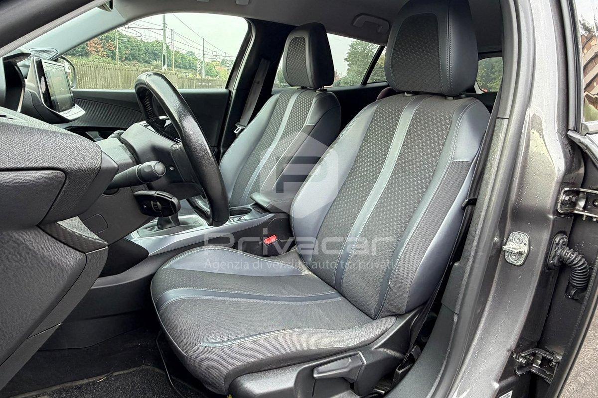PEUGEOT 2008 PureTech 100 S&S Allure Navi Pack
