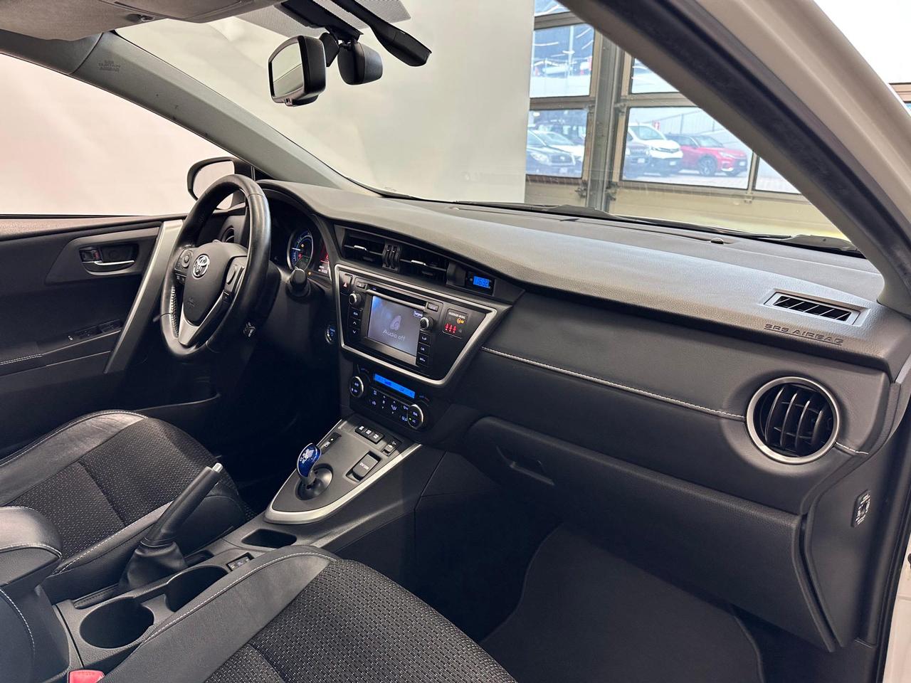 Toyota Auris 5p 1.8h Lounge