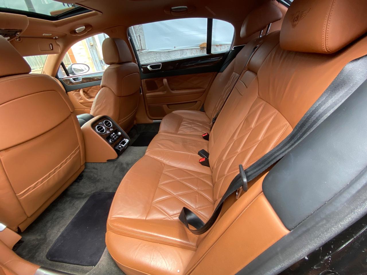 Bentley Flying Spur *W12* Chauffeur Paket