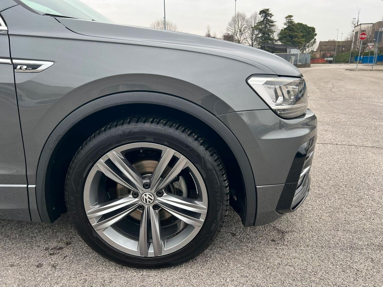 Volkswagen Tiguan 1.6 TDI SCR Sport BlueMotion R-LINE