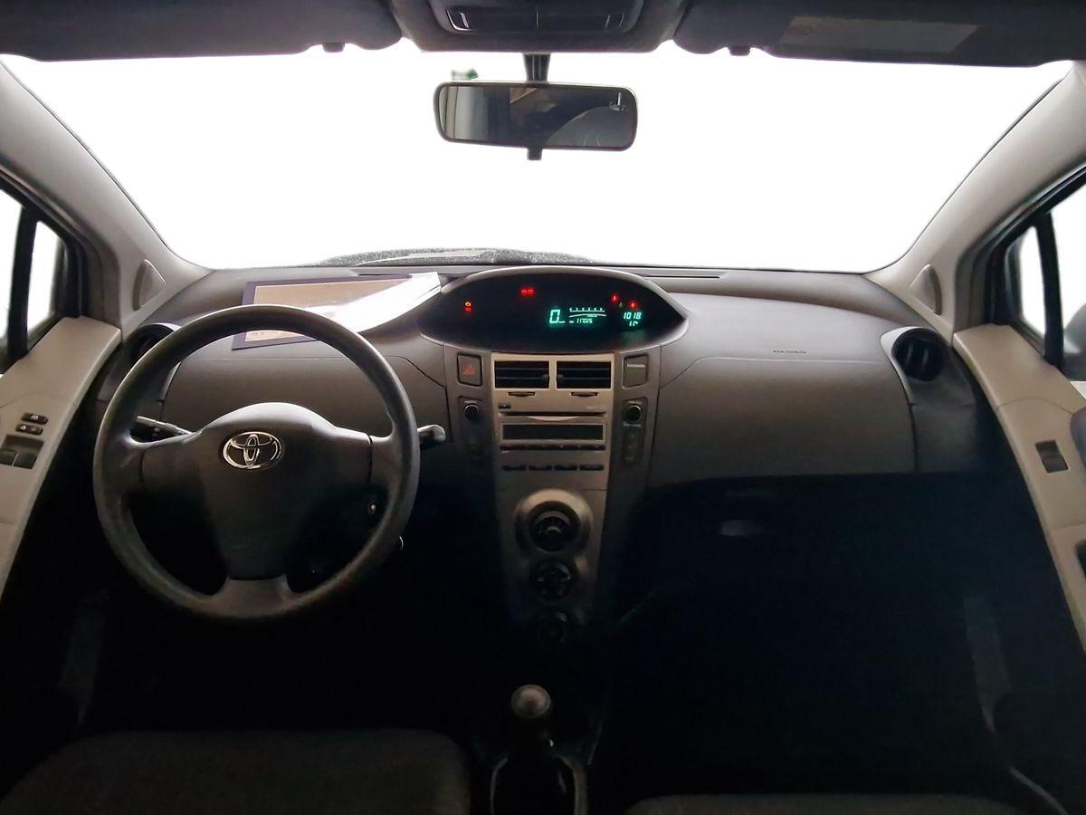 TOYOTA YARIS 1.0 NOW