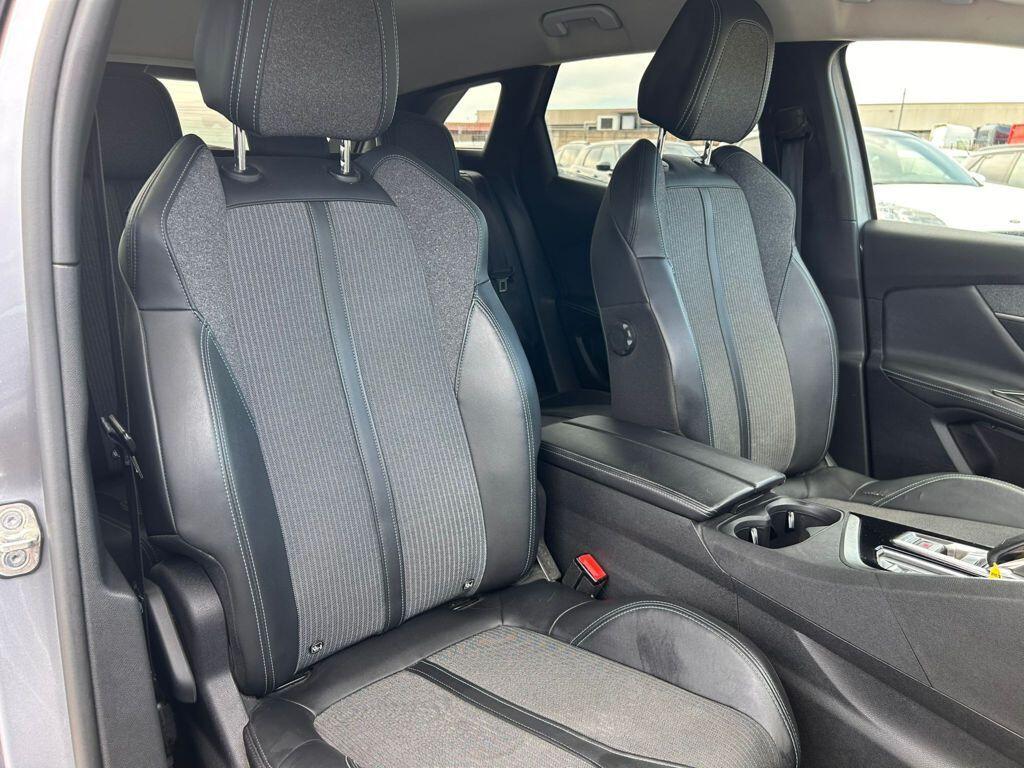 Peugeot 3008 Allure Pack 130cv EAT8