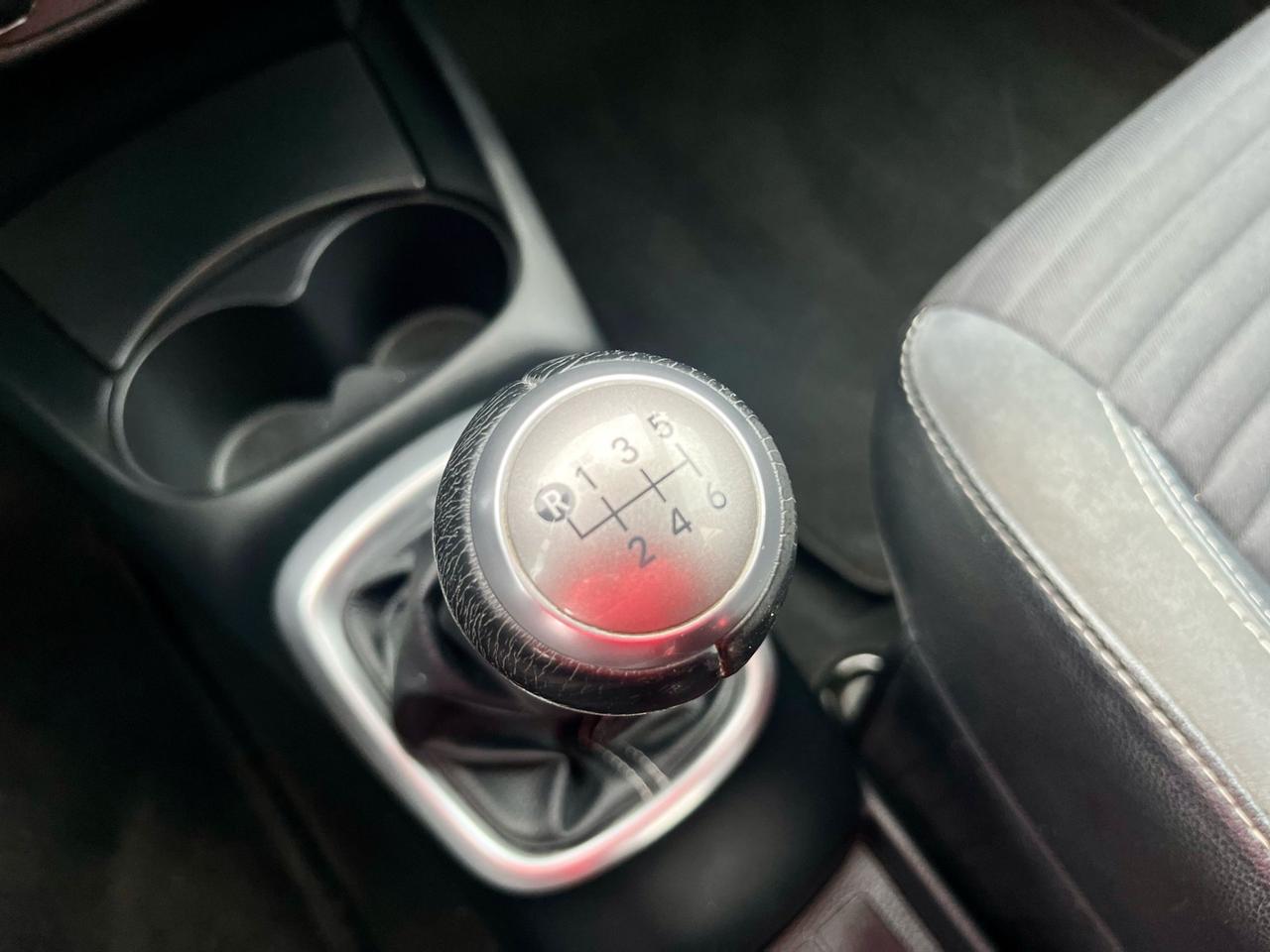 Toyota Yaris 1.3benz 2015 90.000km perfetta per neopatentati