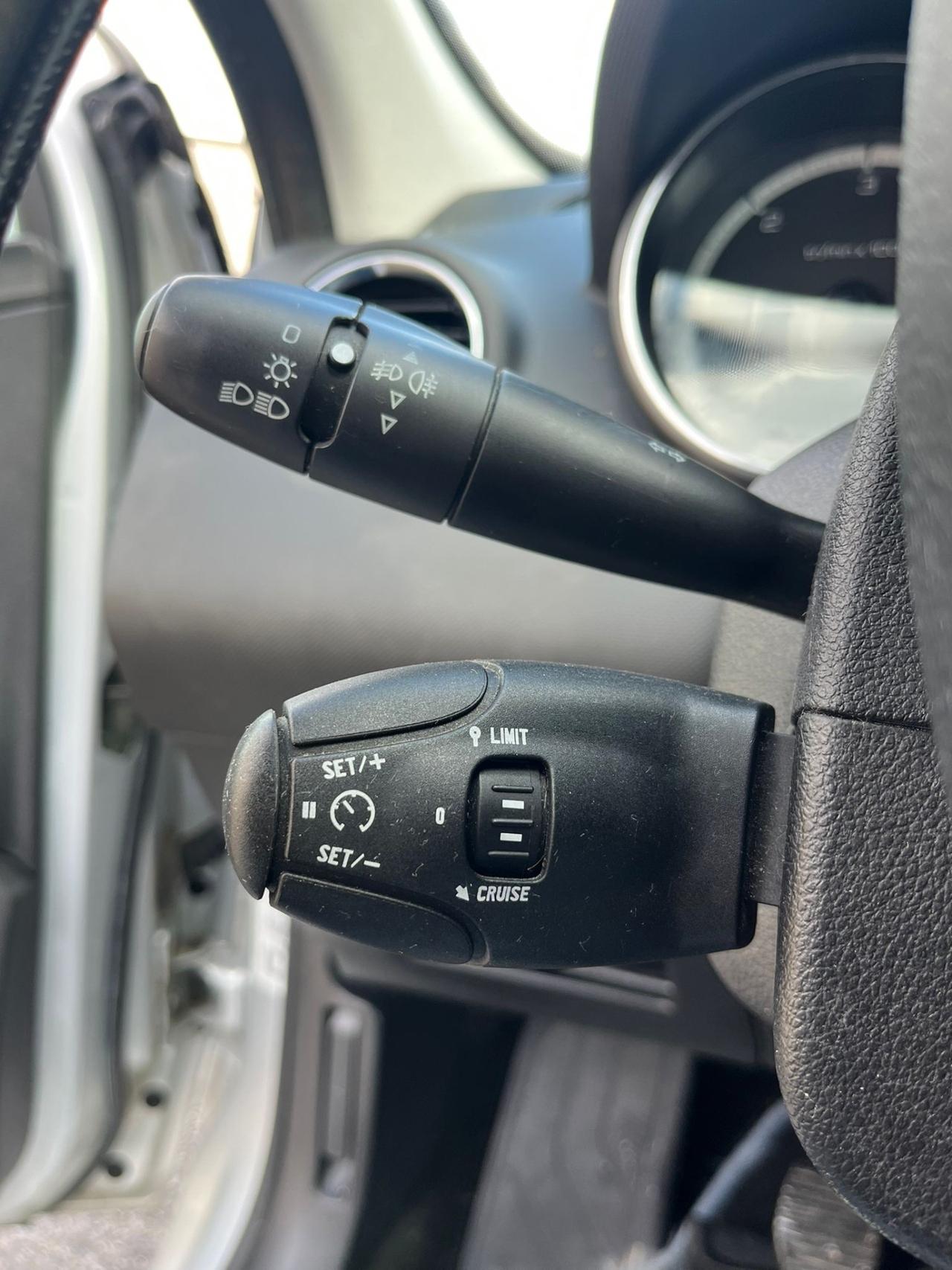 Peugeot 308 1.6 HDi 110CV 5p. Féline (6 Marce)