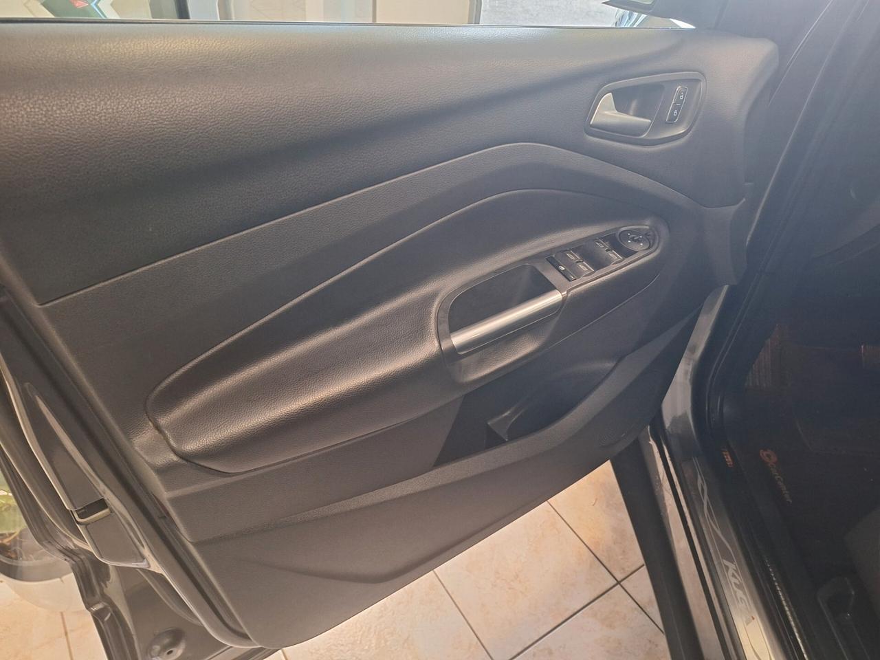 Ford Kuga 2.0 TDCI 150 CV S&S 4WD Powershift Titanium