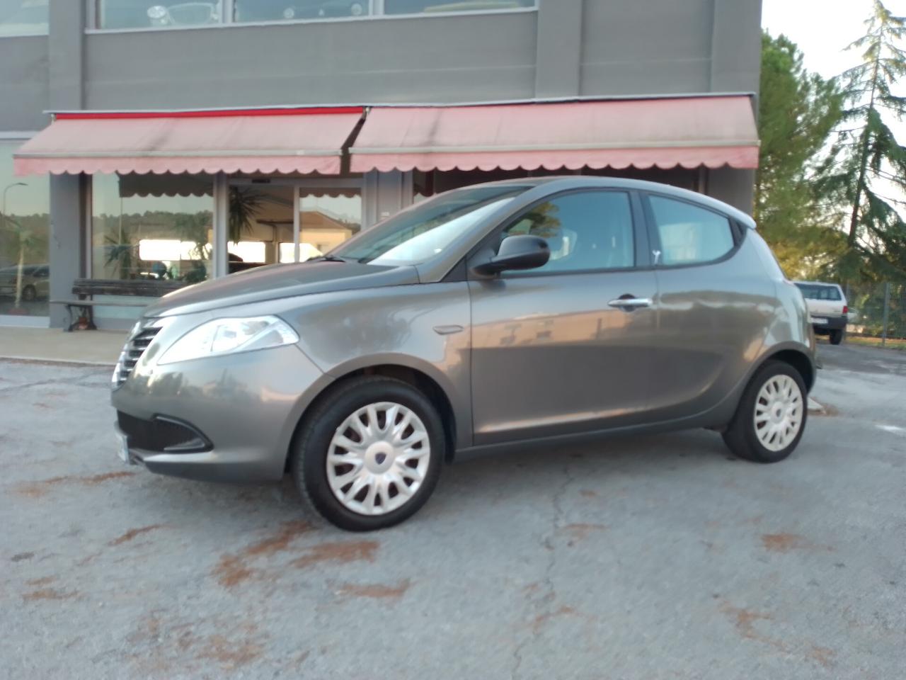 Lancia Ypsilon 1.2 69 CV 5 porte S&S Silver
