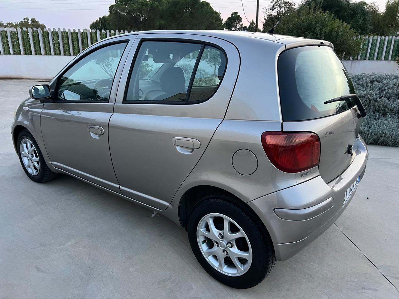 Toyota Yaris 1.3i 16V cat 5 porte Sol 2005