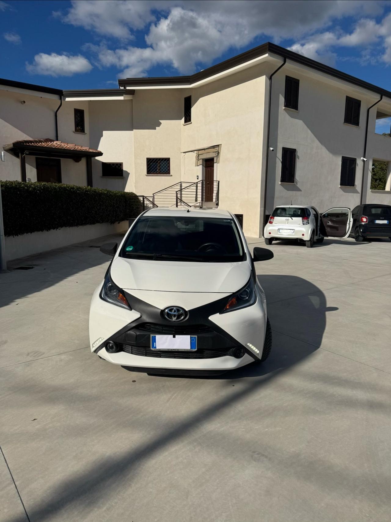 Toyota Aygo 1.0 VVT-i 69 CV 5 porte x-cite TSS MMT