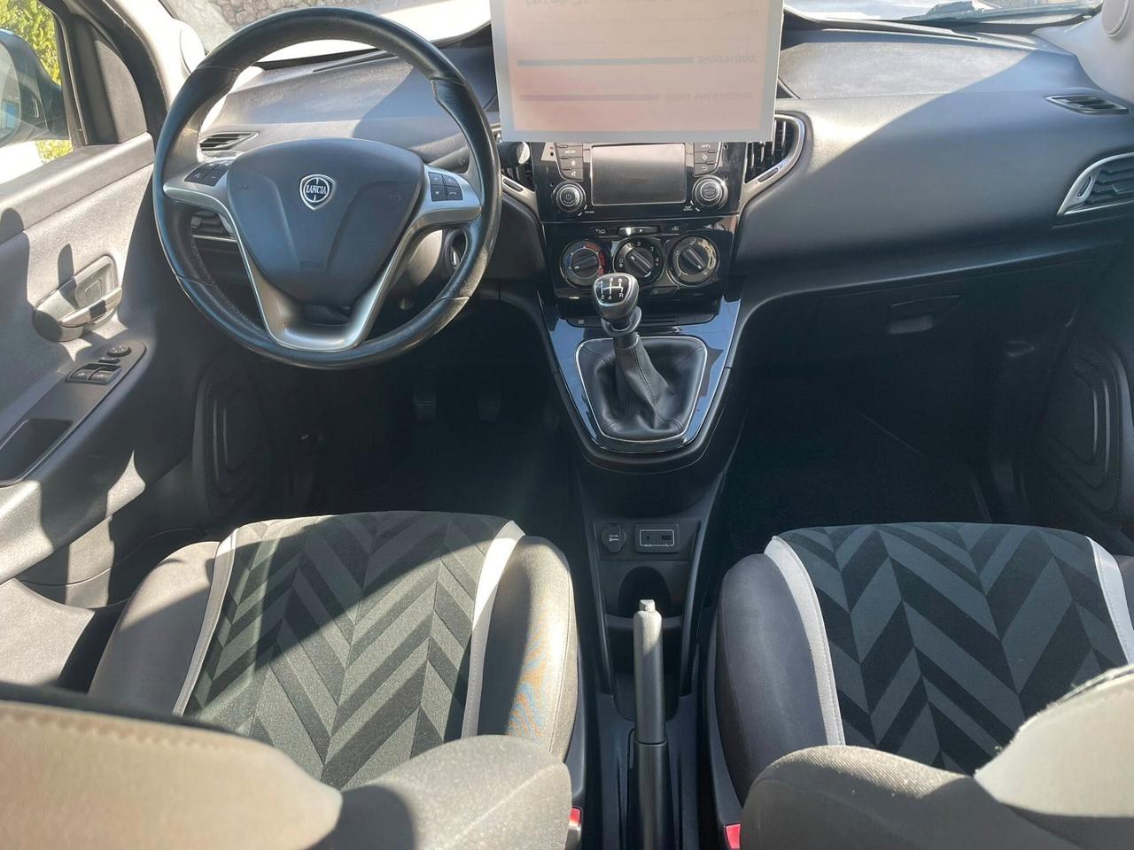 Lancia Ypsilon 1.2 69 CV 5 porte Gold