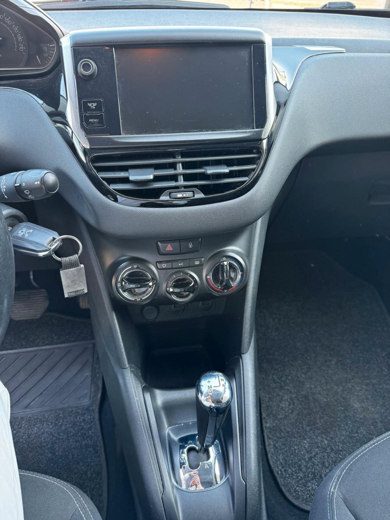 Peugeot 208 1.4 e-HDi 68 CV S&S robotizzato 3 porte Active