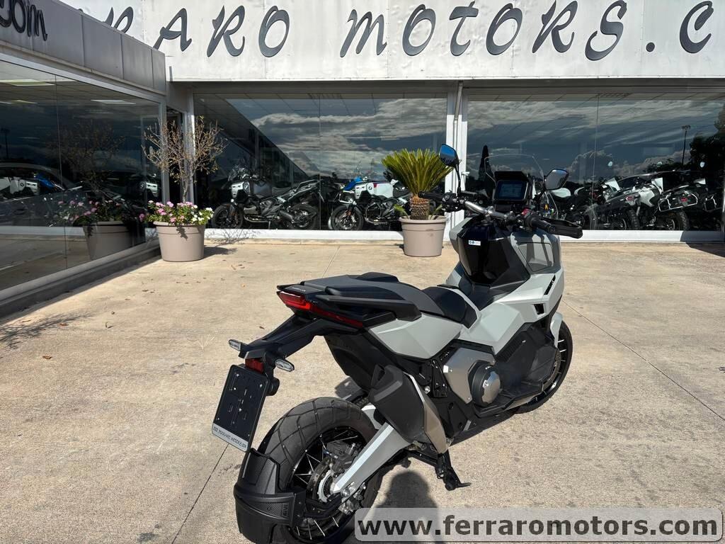 Honda X-ADV 750 2025/ solo 1.700 Km vieni qui a scoprirla