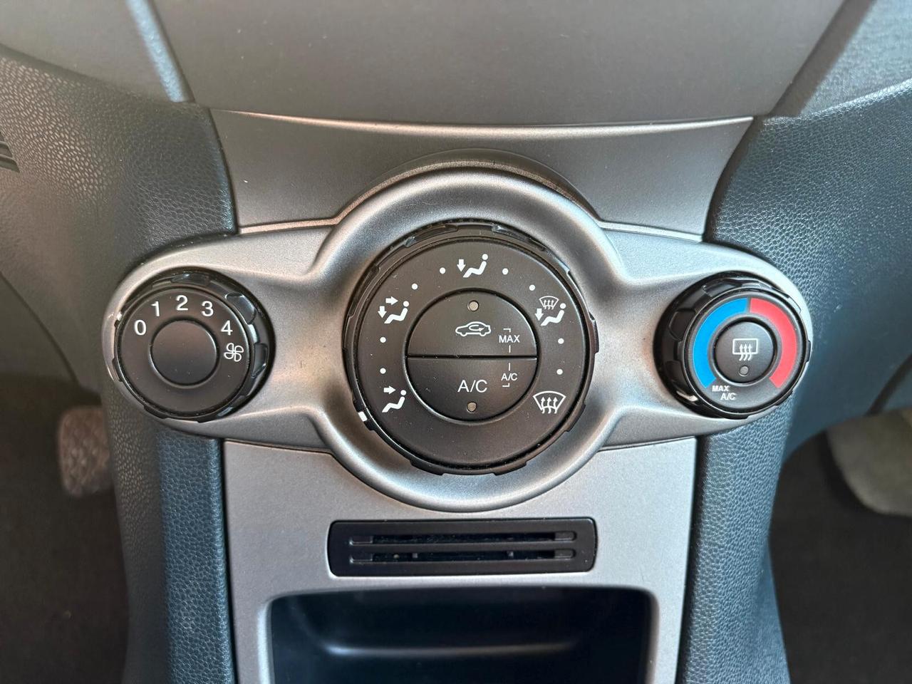 Ford Fiesta 1.4 5 porte Bz.- GPL Titanium