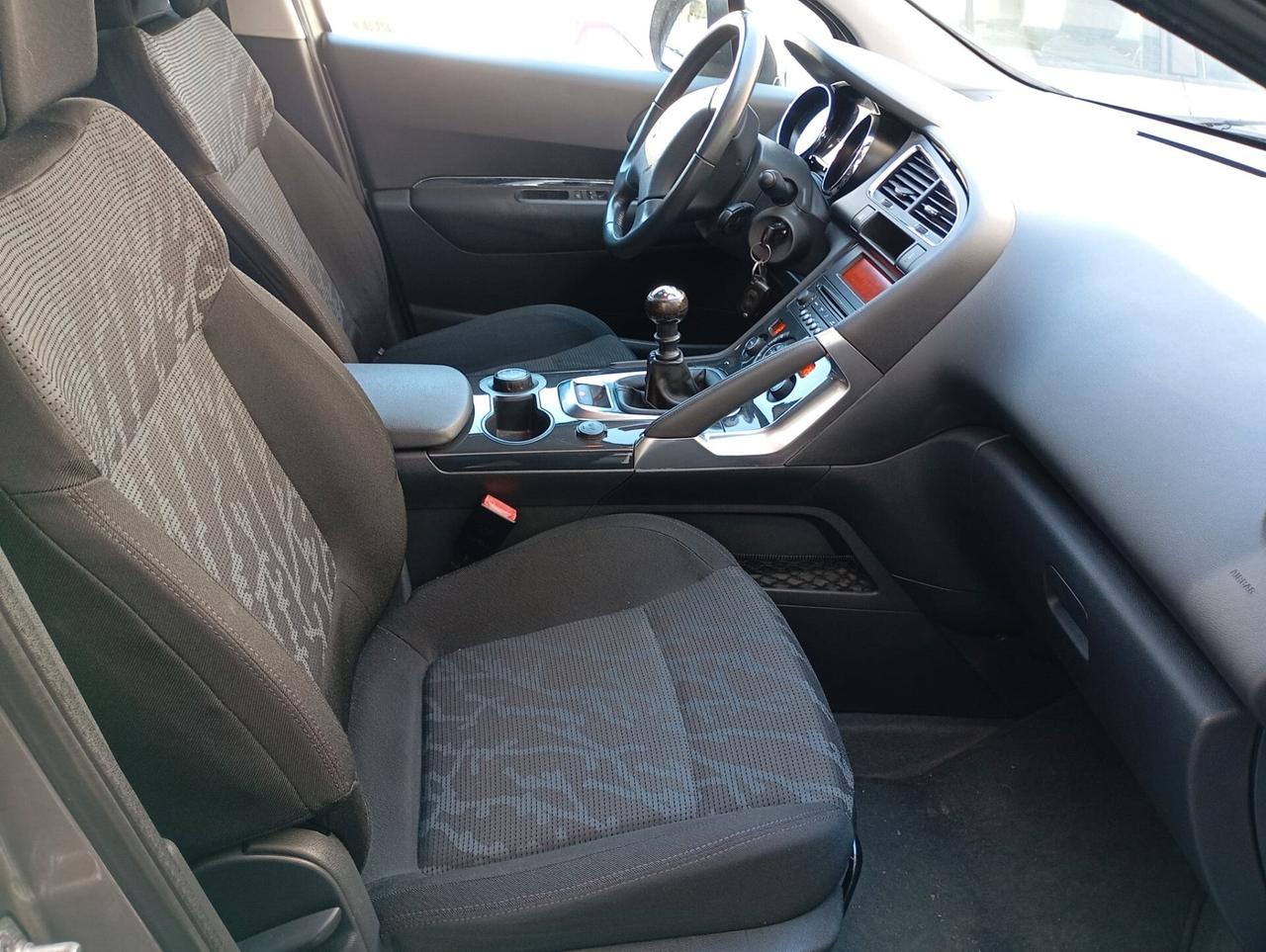 Peugeot 3008 1.6 HDi 8V Active-2011