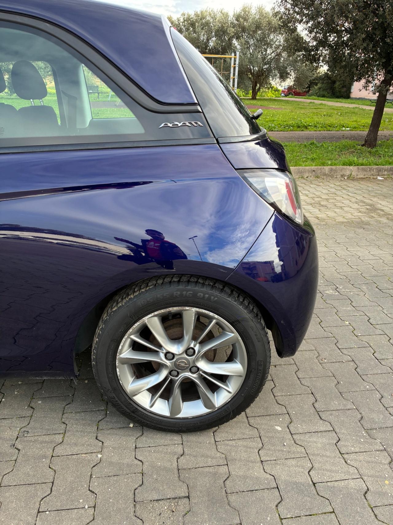 Opel Adam 1.2 70 CV White/Black Link