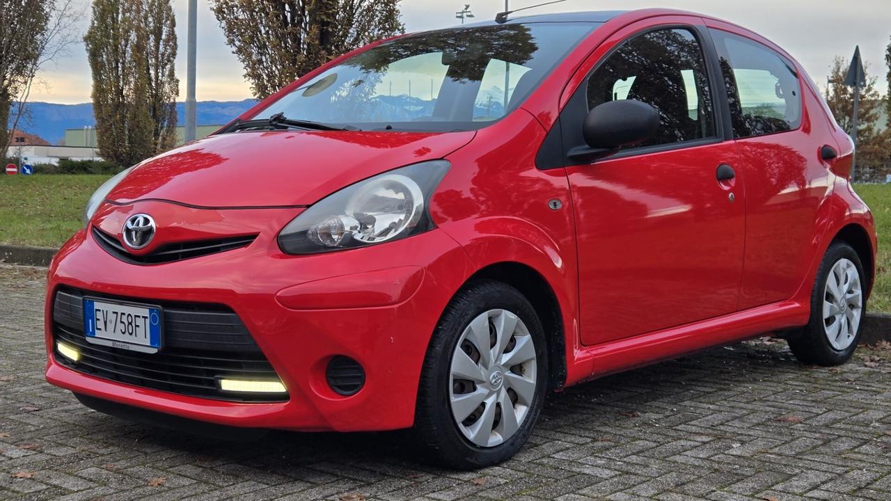 Toyota Aygo 1.0 VVT-i 69 CV 5 porte x-cite