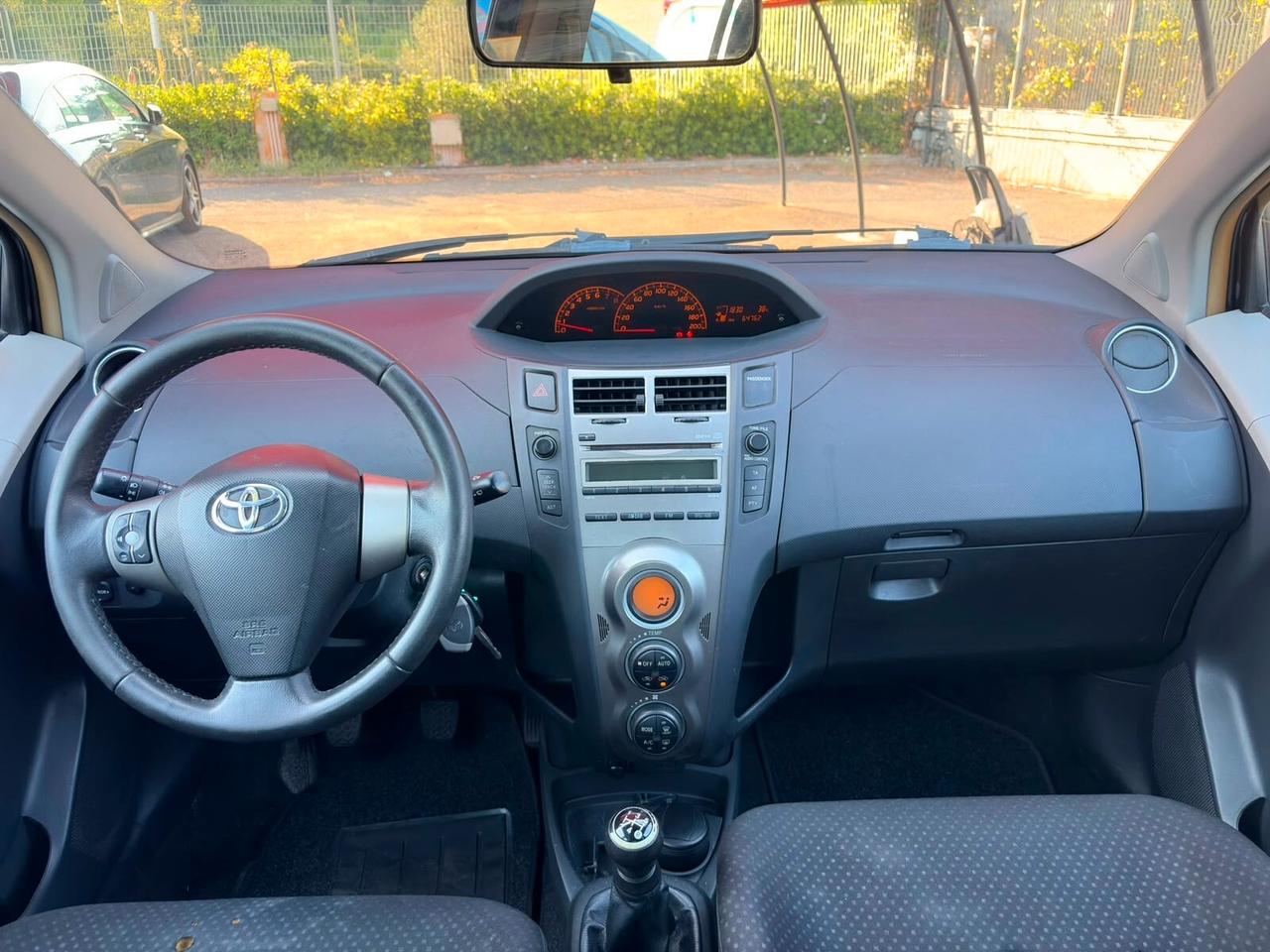 Toyota Yaris 1.0 5 porte Sol