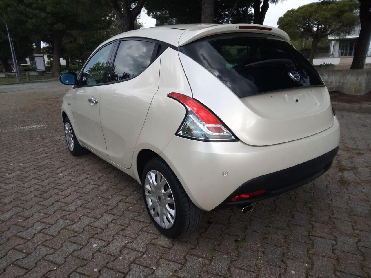 Lancia Ypsilon 1.2 69 CV 5 porte S&S Platinum