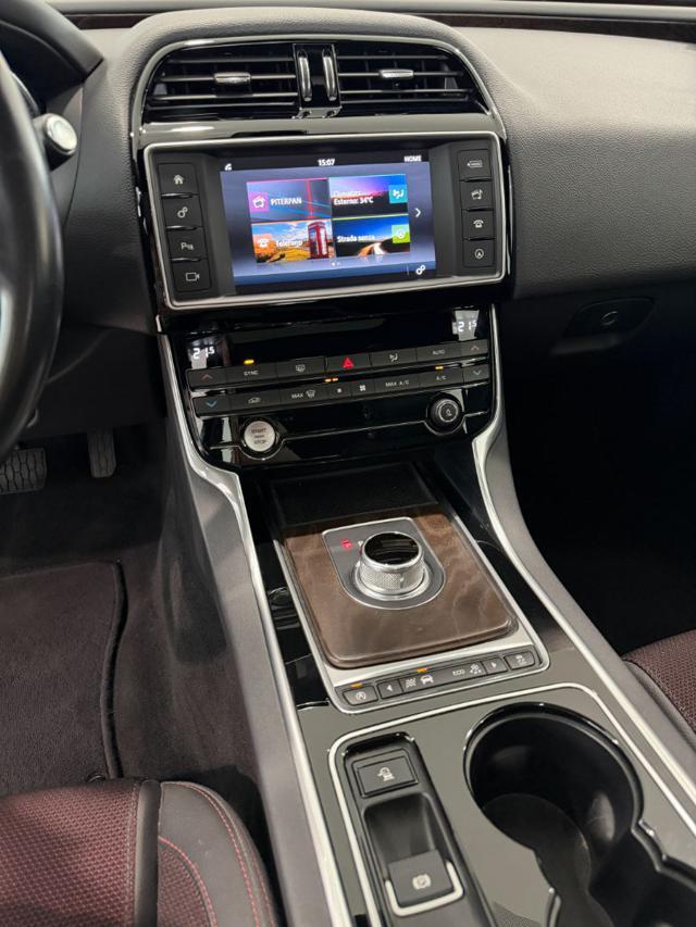 JAGUAR XE 2.0 D Turbo 180CV aut. R-Sport Tetto panoramico