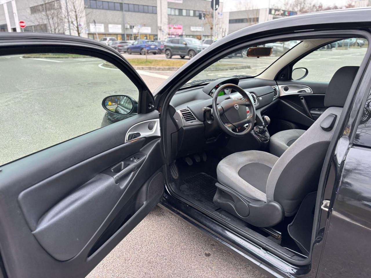 Lancia Ypsilon 1.2 69 CV Argento