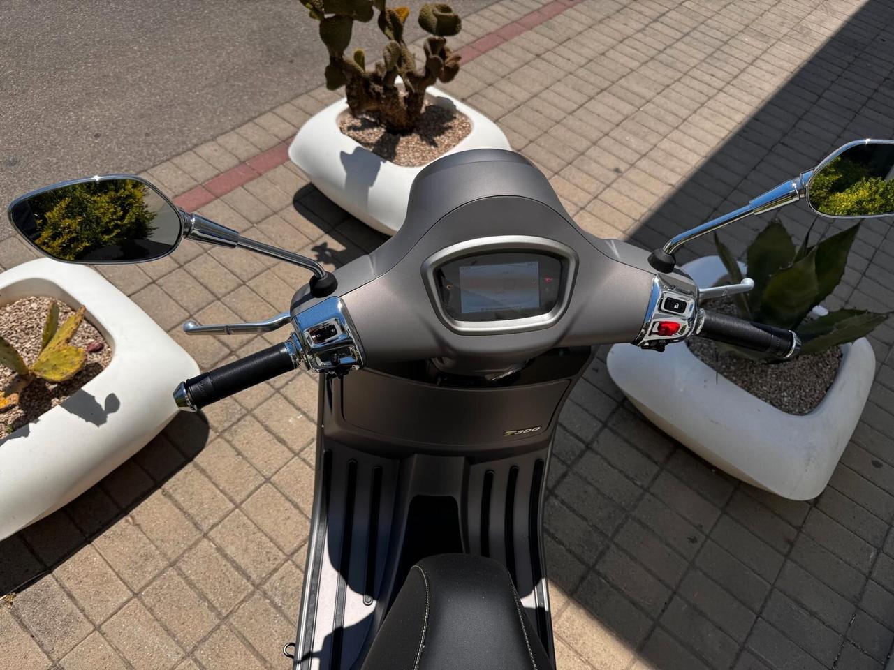 VESPA 300 GTS SUPER TECH KM0