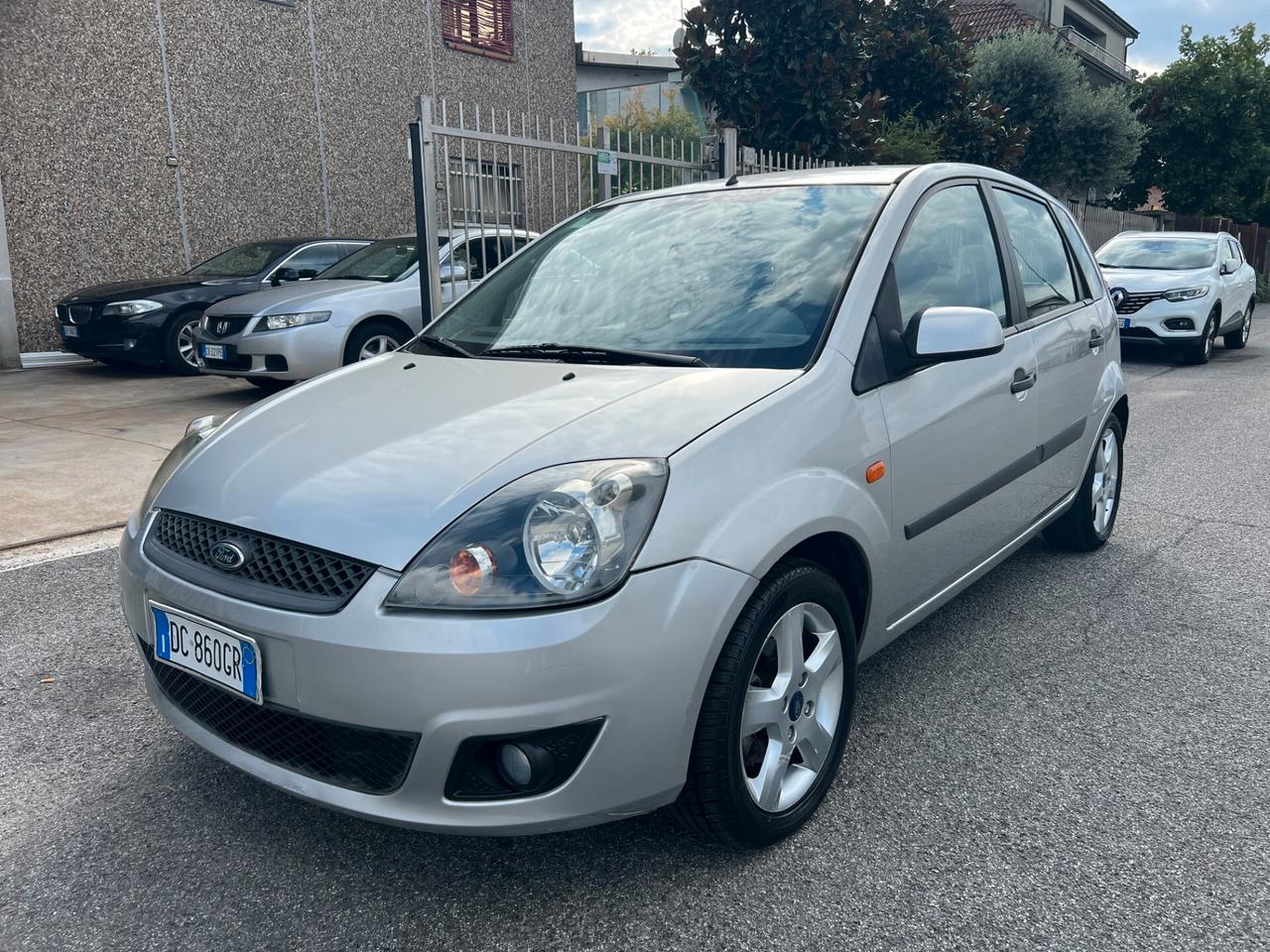 Ford Fiesta 1.2 16V 5p. euro 4 ok neopatentati