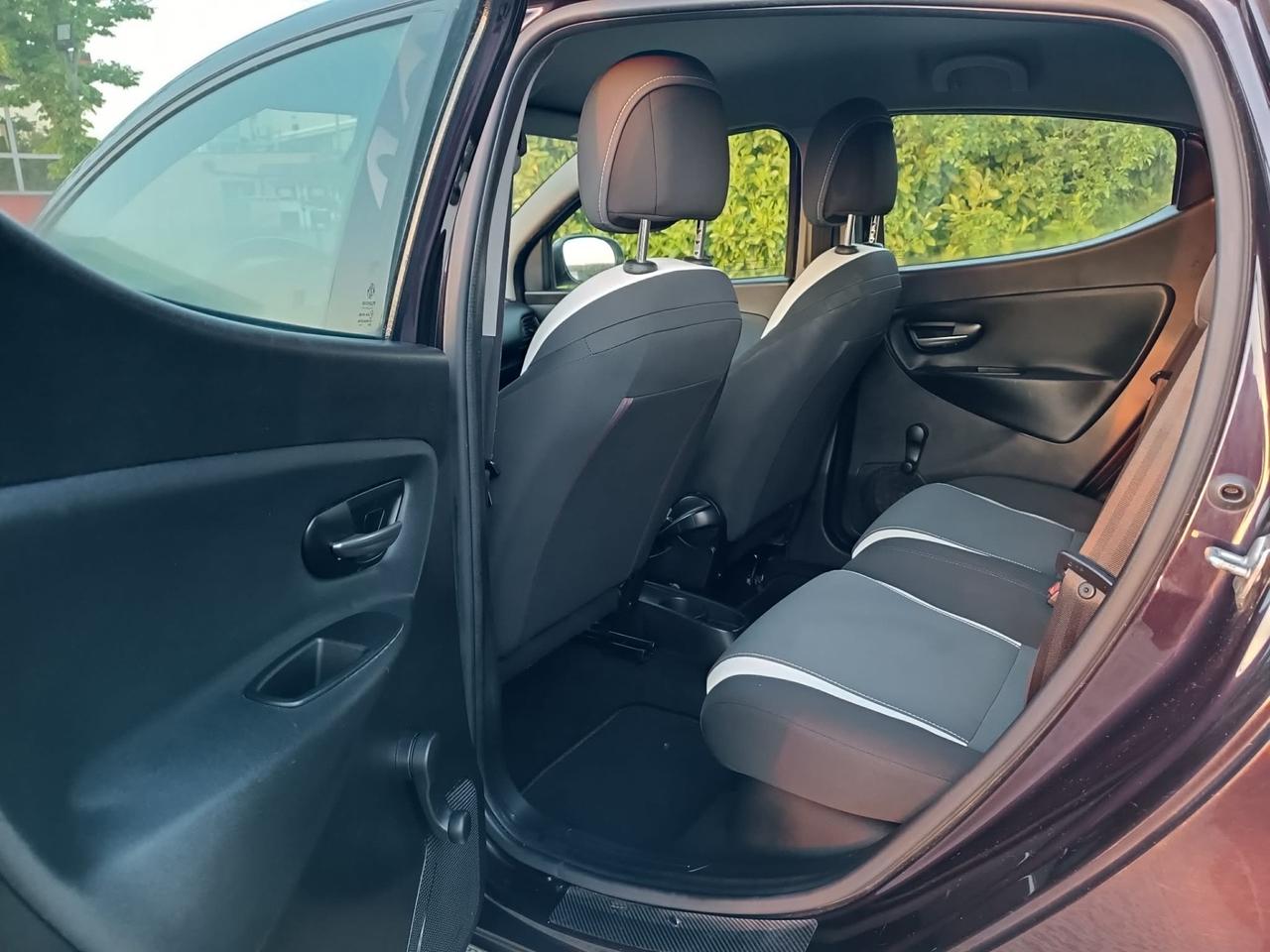 Lancia Ypsilon 0.9 TwinAir 85 CV 5 porte Metano Ecochic Gold