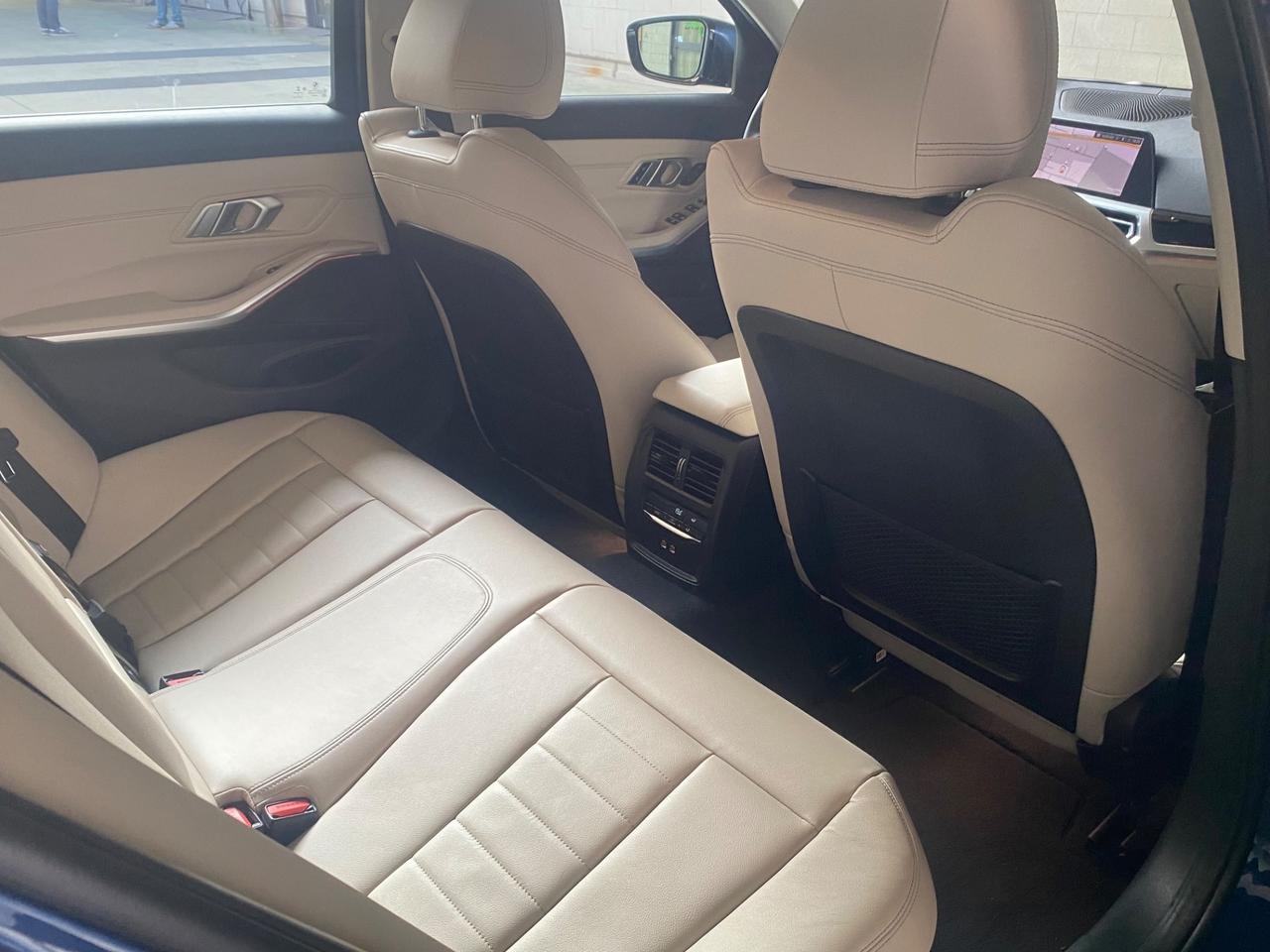 Bmw 330 330i xDrive Luxury