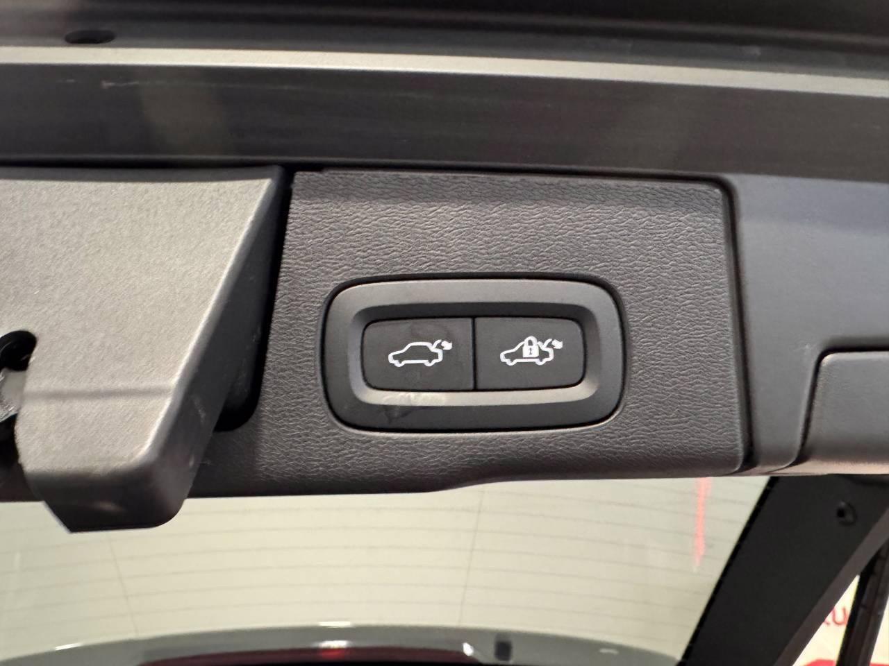 VOLVO XC60 B5 PLUS DARK AWD AUTO