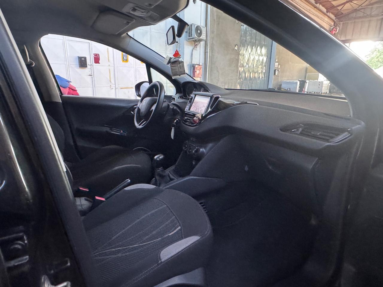 Peugeot 208 1.4 HDi 68 CV 5 porte Allure