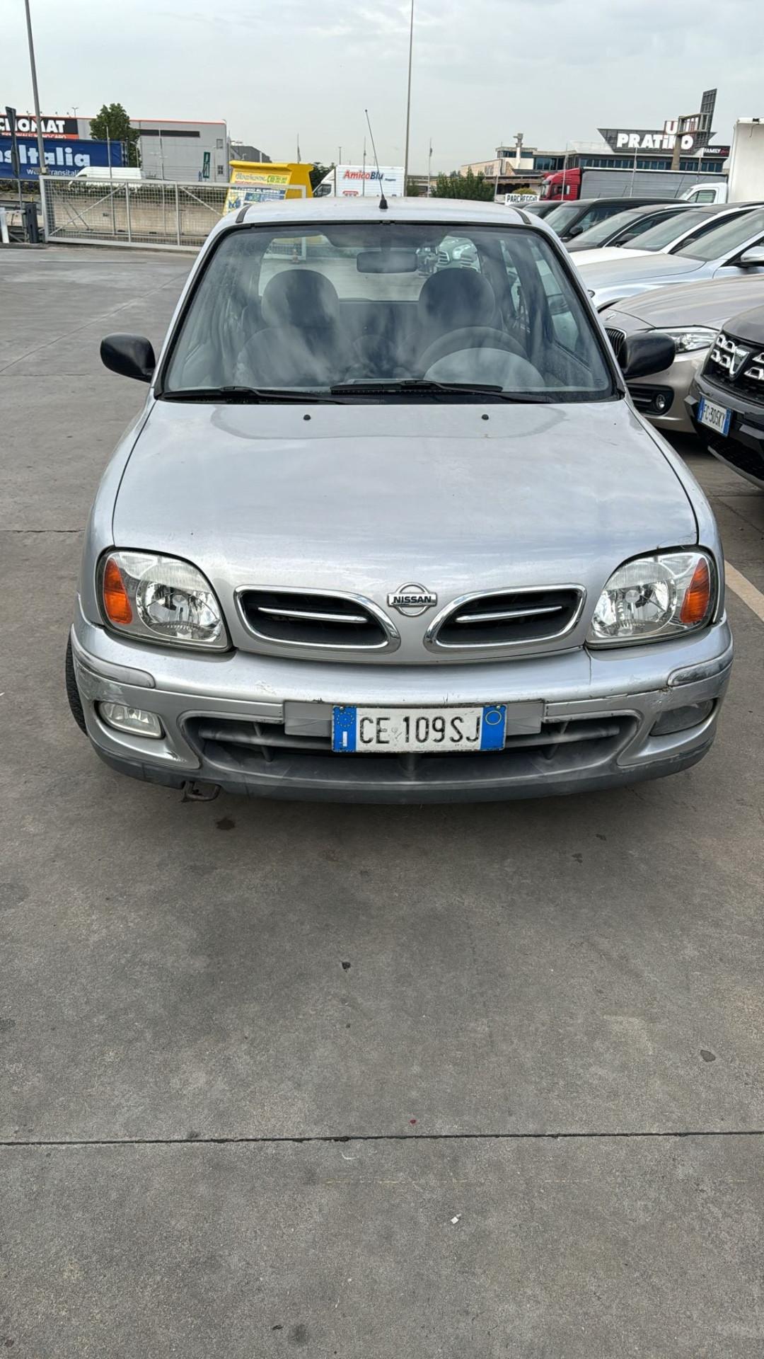 Nissan Micra 1.0 16V 5 porte Visia intramontabile