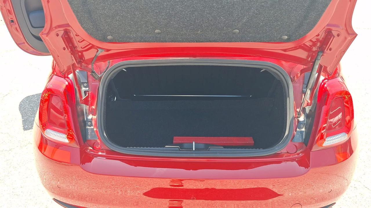 Fiat 500 C 1.0 Hybrid Red SOLI 32.000 KM!!!