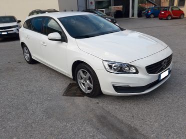 Volvo V60 D2 R-design