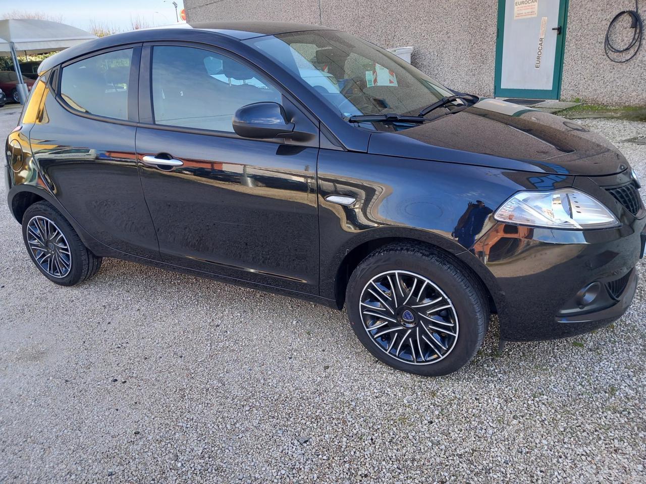 Lancia Ypsilon 1.0 firefly hybrid Silver Plus s&s 70cv