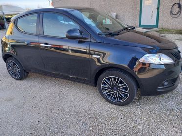 Lancia Ypsilon 1.0 firefly hybrid Silver Plus s&s 70cv