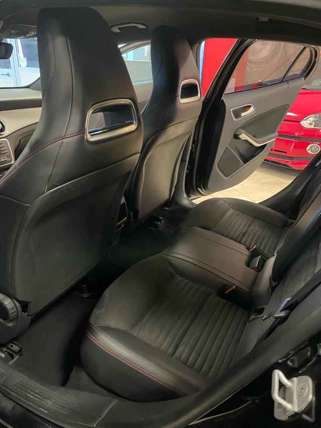 MERCEDES-BENZ GLA 200 CDI Premium*AUTOMATICA/NAVI/LED*