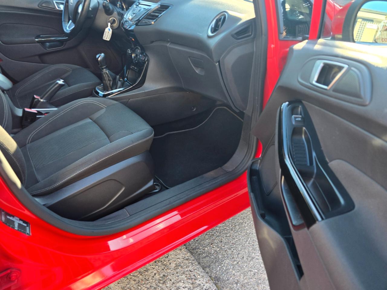 Ford Fiesta 1.2 60CV 5 porte Black & White Edition