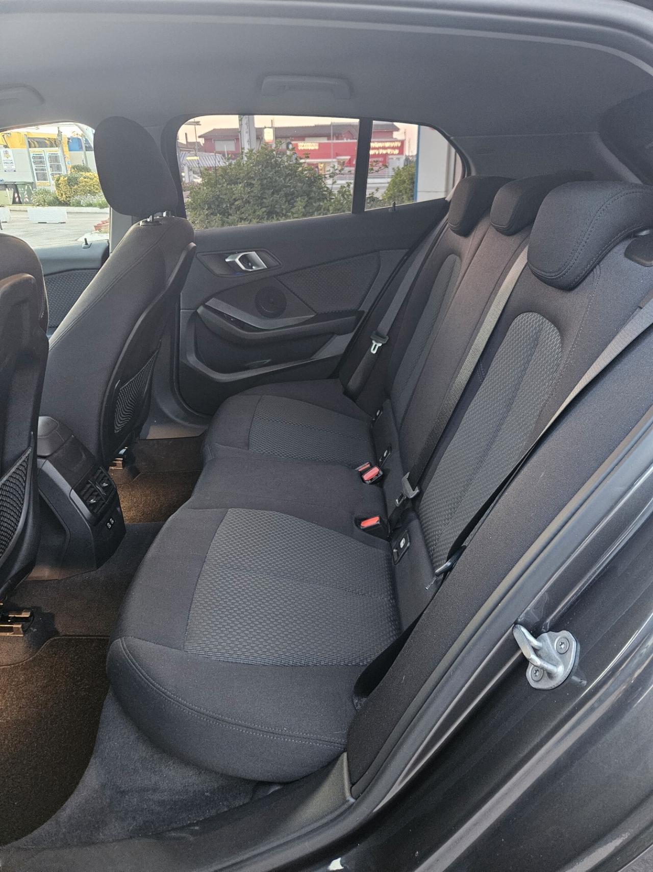 Bmw 116 116d 5p. Business Advantage