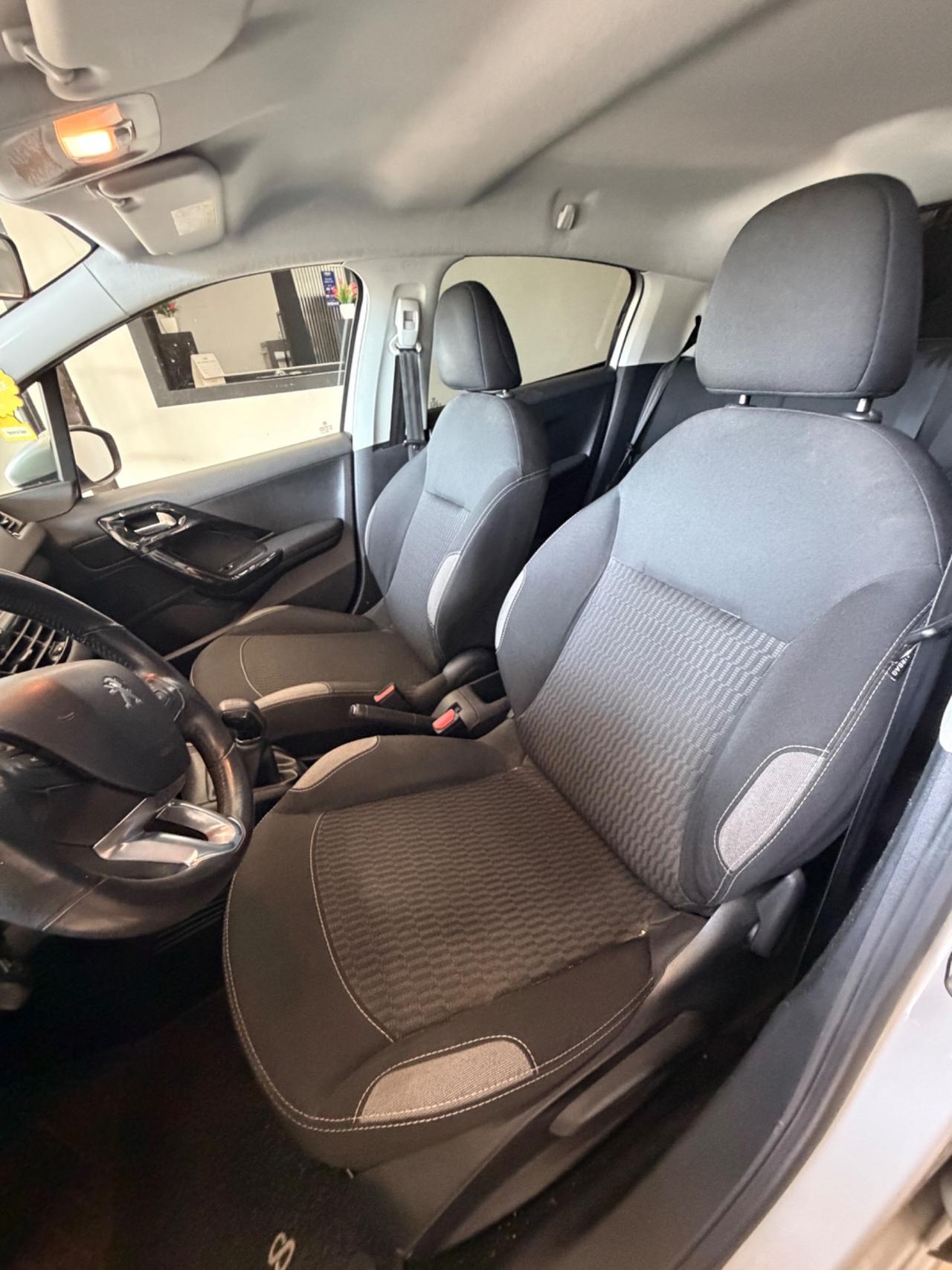 Peugeot 208 PureTech 82 5 porte Allure