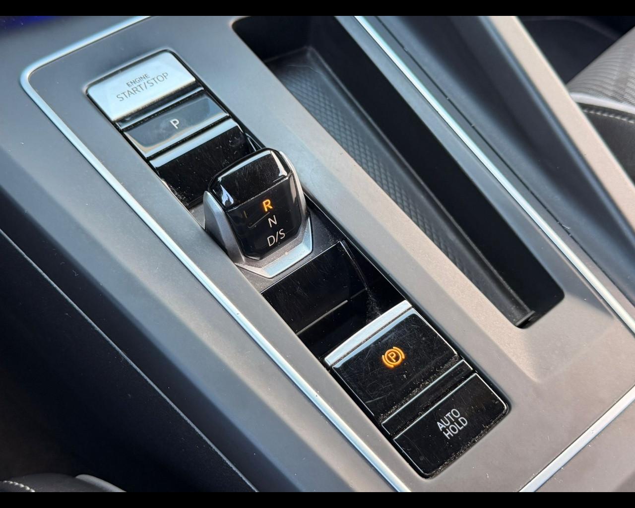 VOLKSWAGEN GOLF VIII 2.0 TDI R-LINE DSG