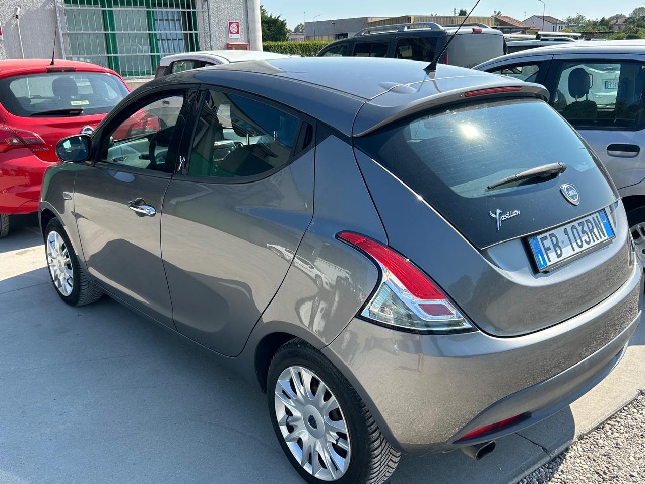 Lancia Ypsilon 1.2 69 CV 5 porte GPL Ecochic Silver