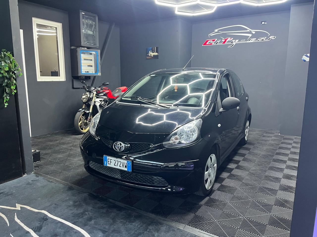 Toyota Aygo 1.0 Benzina (2010) – Perfetta per Neopatentati e Città!