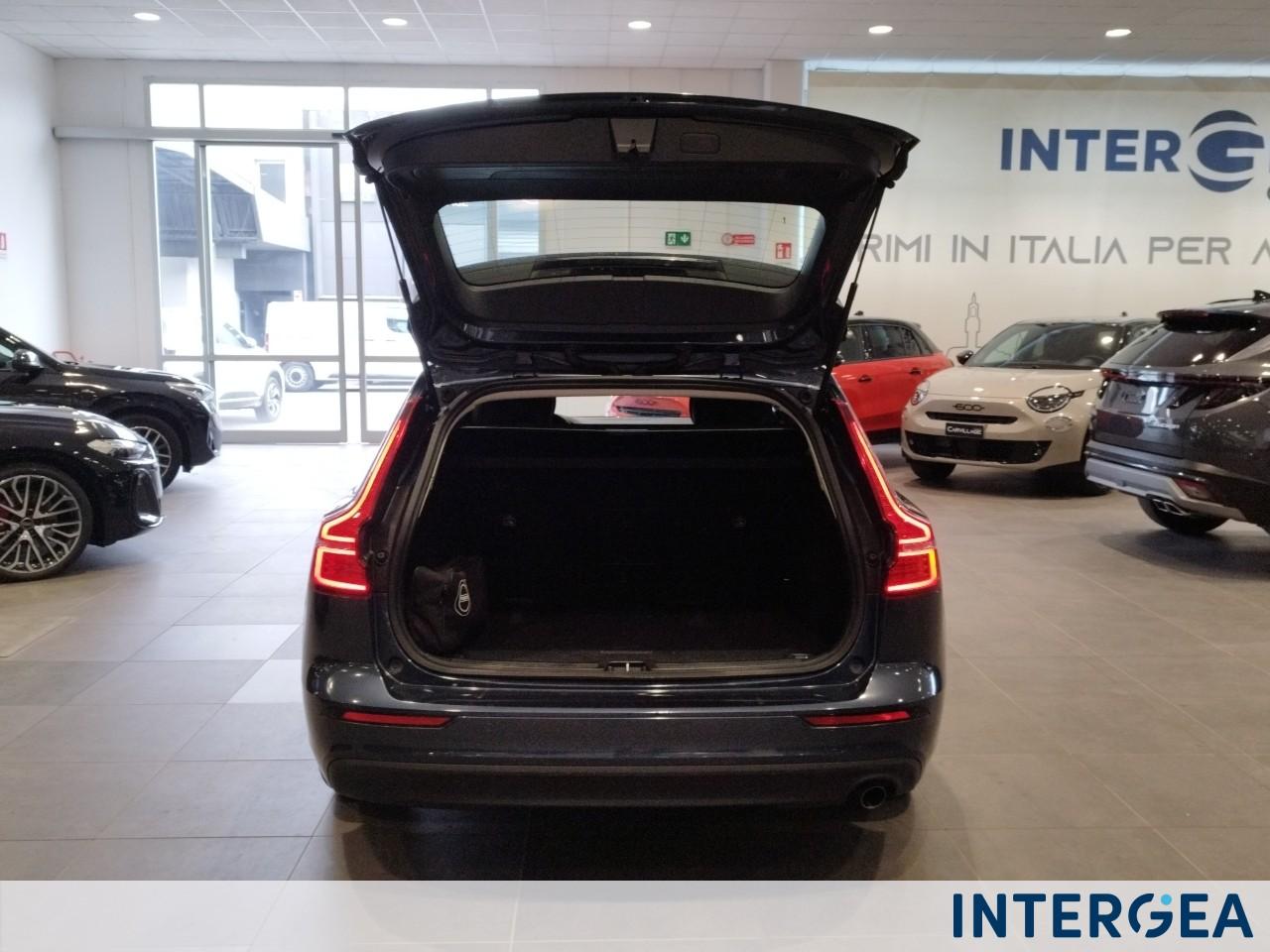 VOLVO V60 2.0 d3 Business geartronic my20