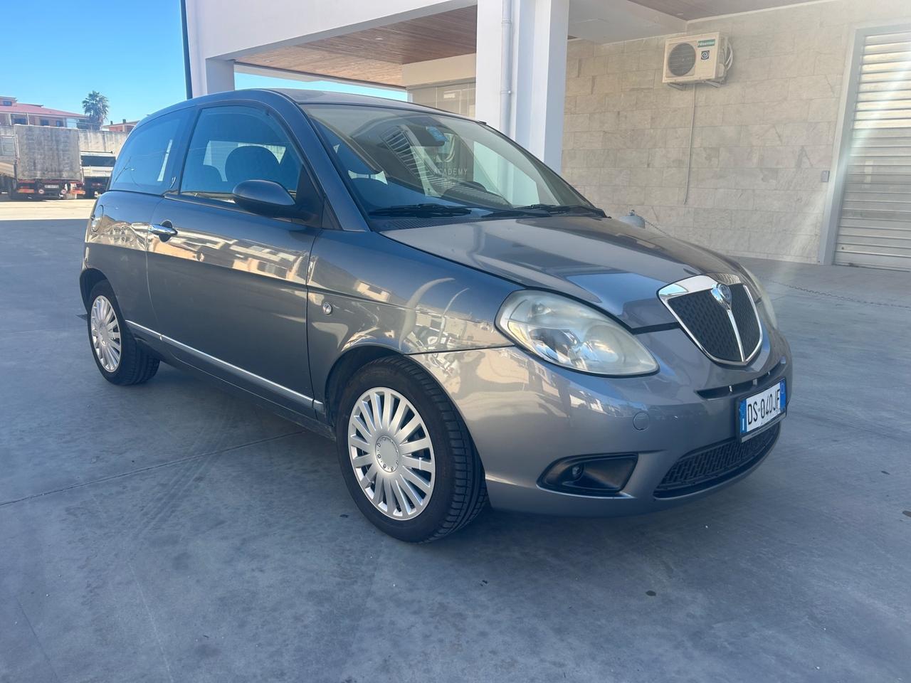 Lancia Ypsilon 1.3 MJT 90 CV DPF Sport MomoDesign