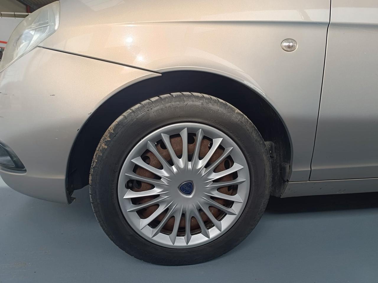 Lancia Ypsilon 1.3 MJT 75 CV Oro